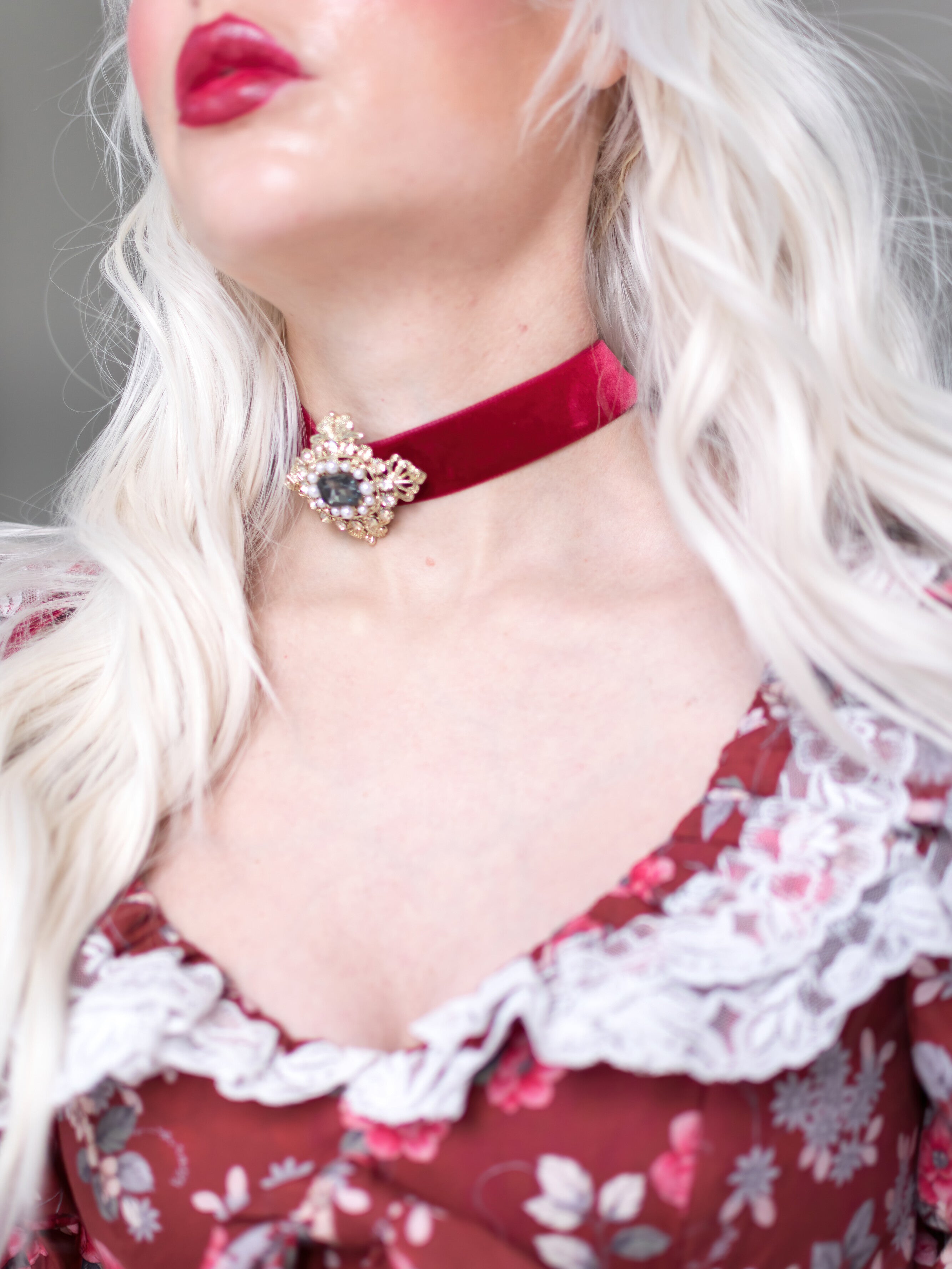 Banquet Hall Velveteen Choker