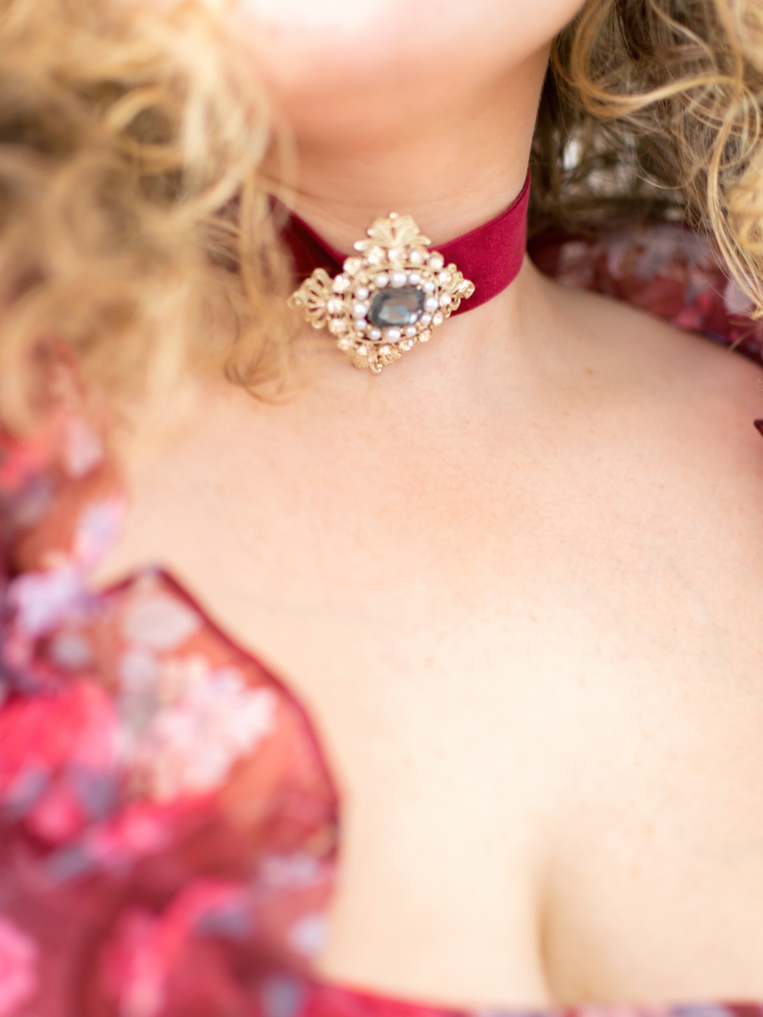 Banquet Hall Velveteen Choker