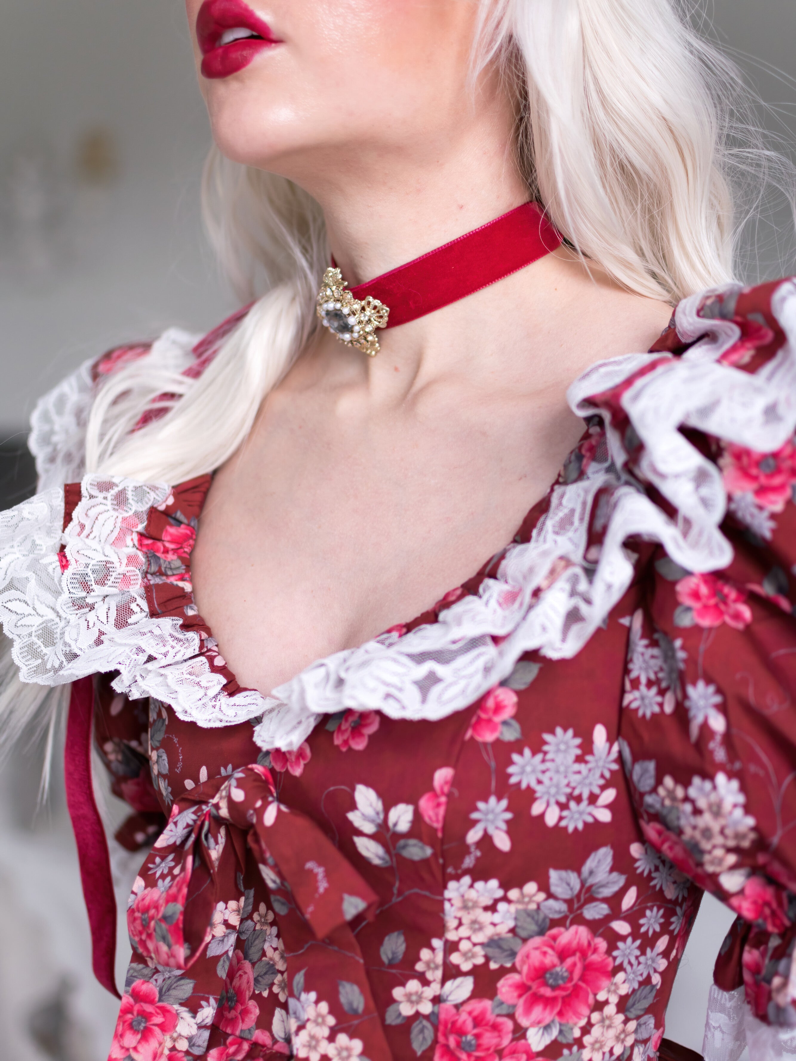 Banquet Hall Velveteen Choker