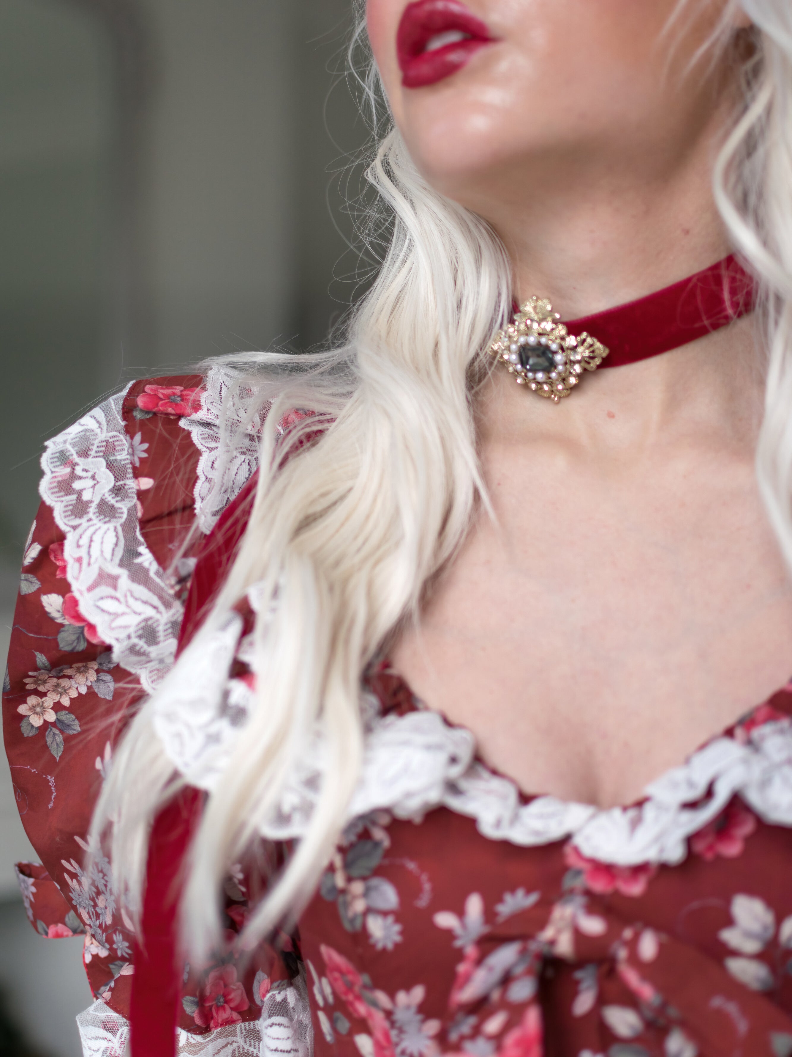 Banquet Hall Velveteen Choker