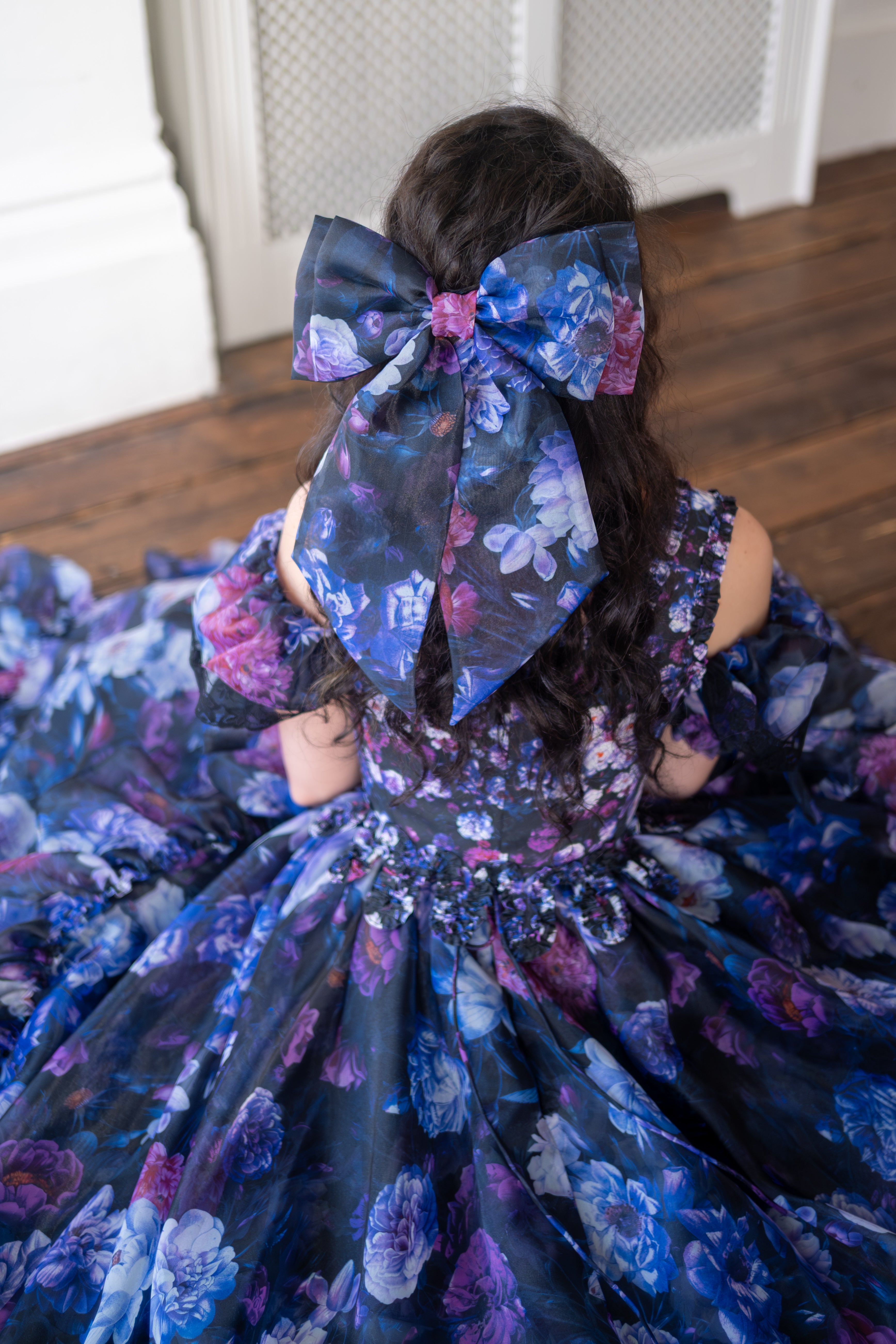 Garland of Hours Winged Bow