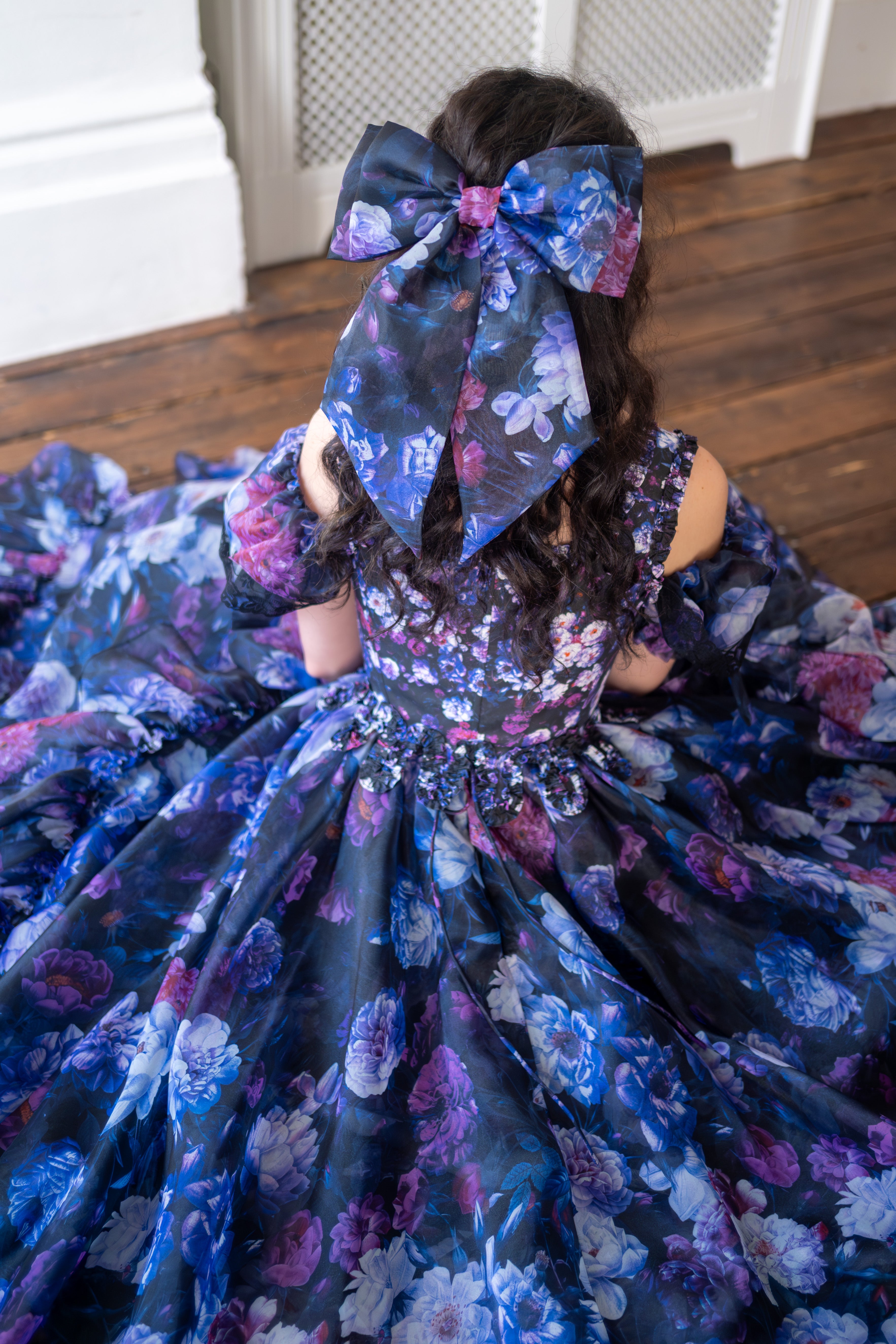 Garland of Hours Winged Bow