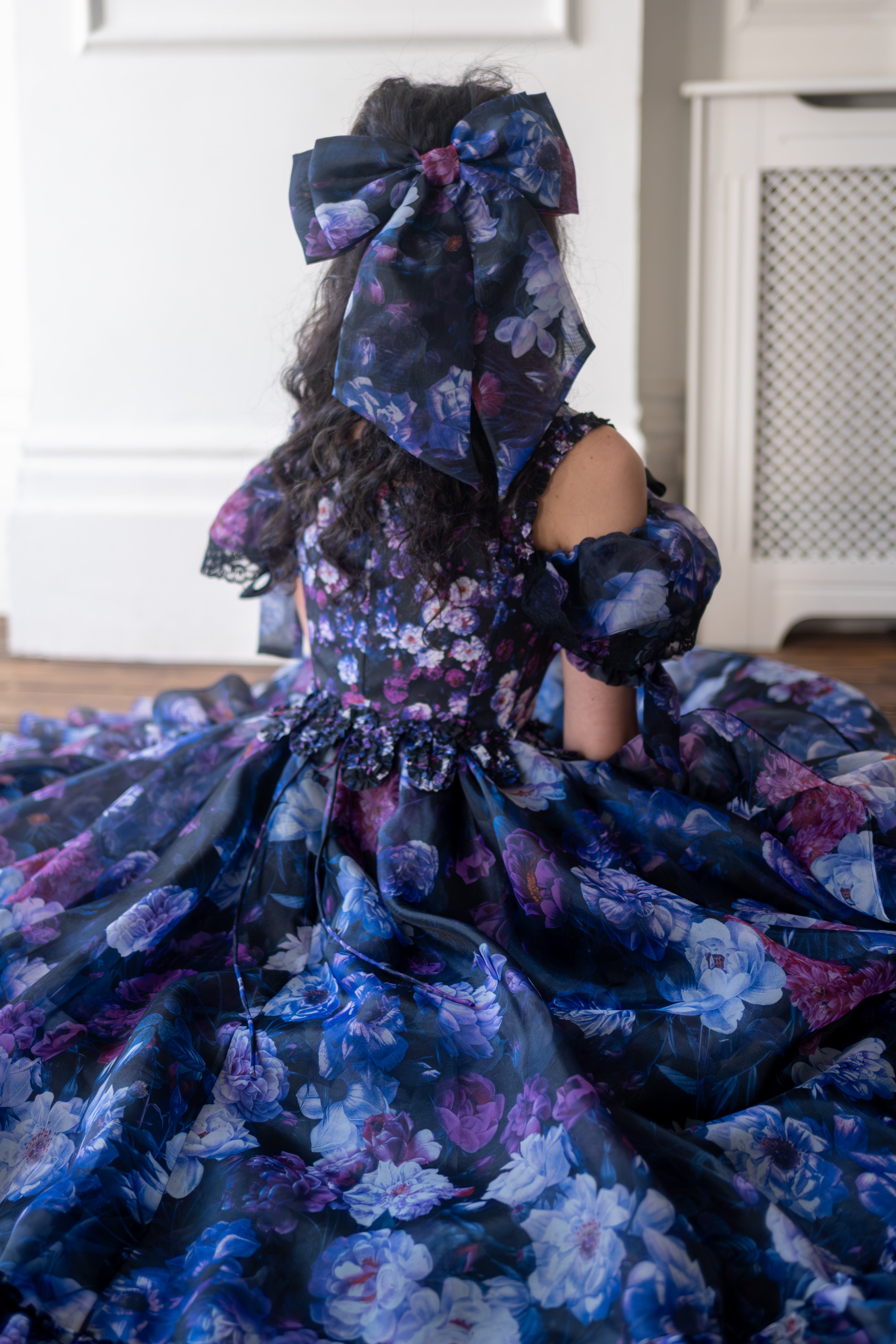 Garland of Hours Winged Bow