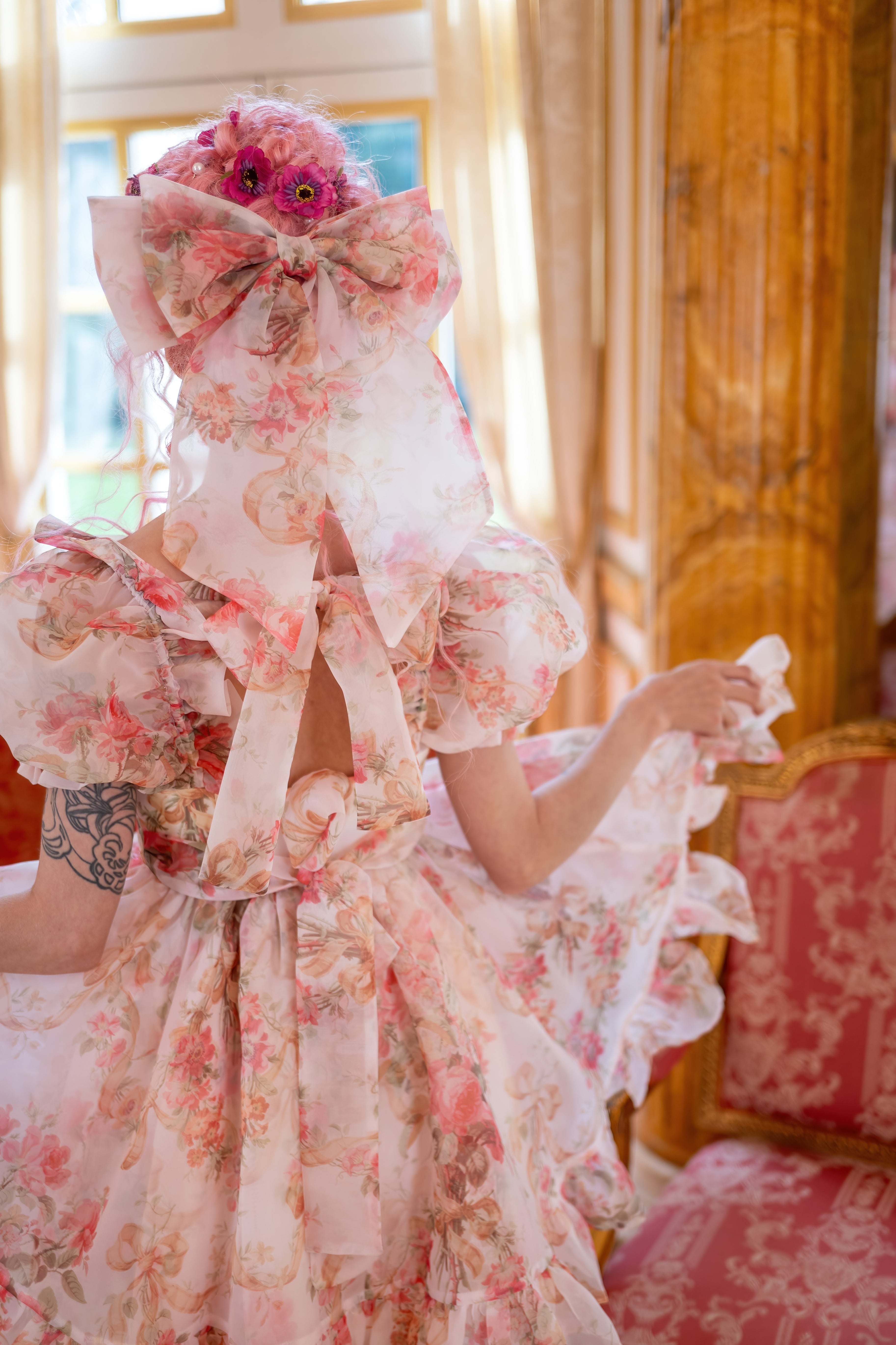 Venetian Rose Winged Bow
