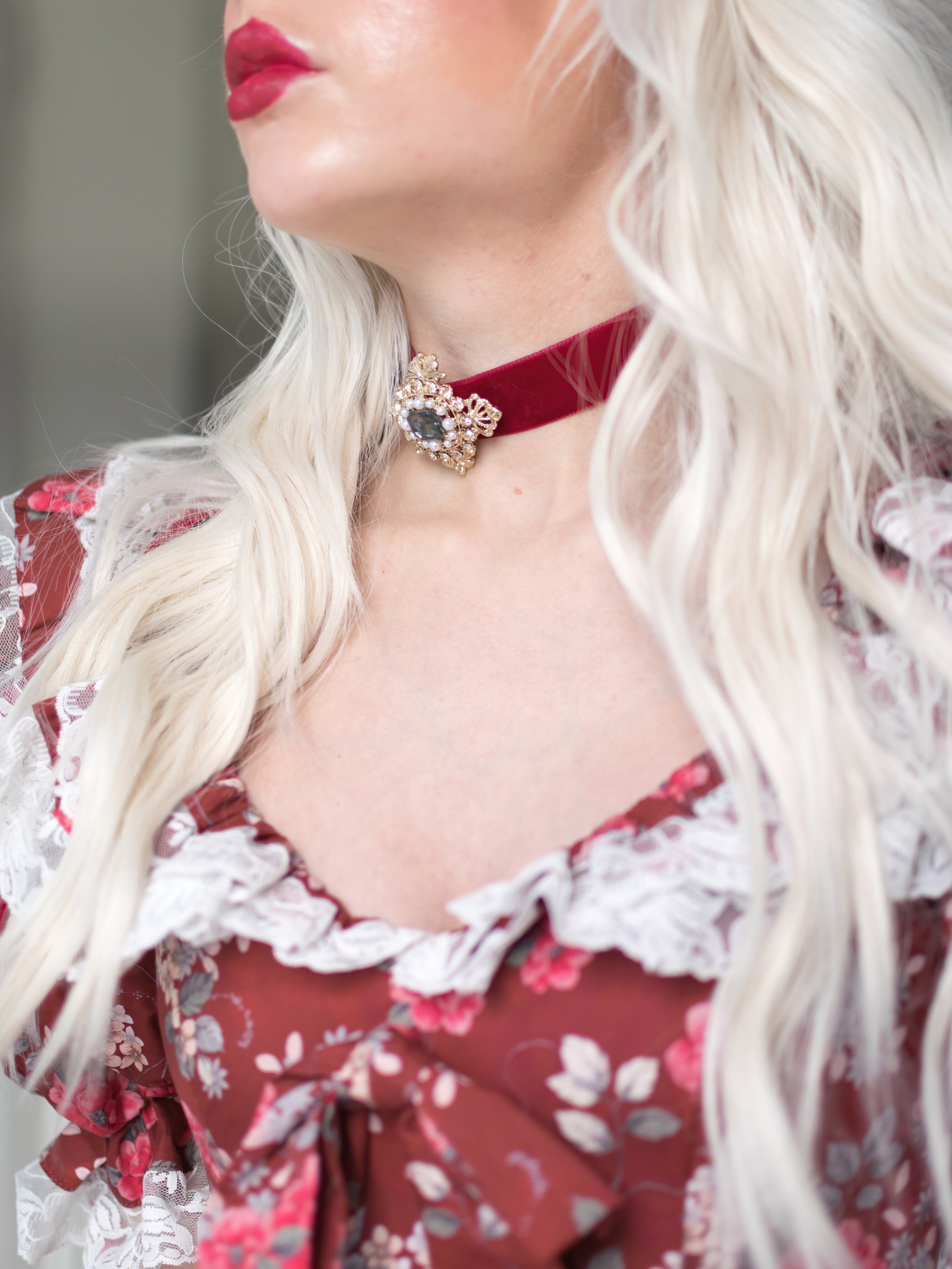 Banquet Hall Velveteen Choker
