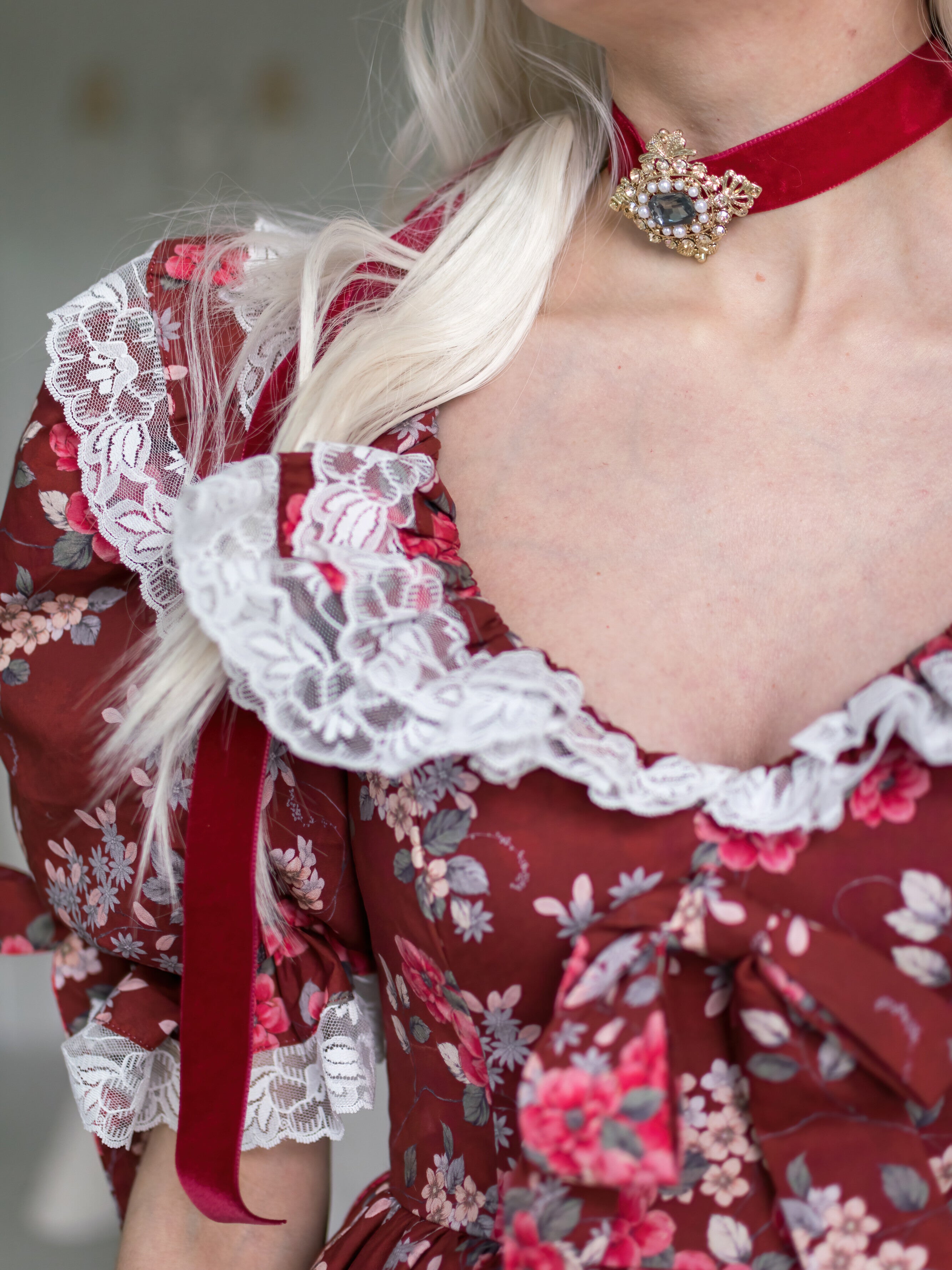 Banquet Hall Velveteen Choker