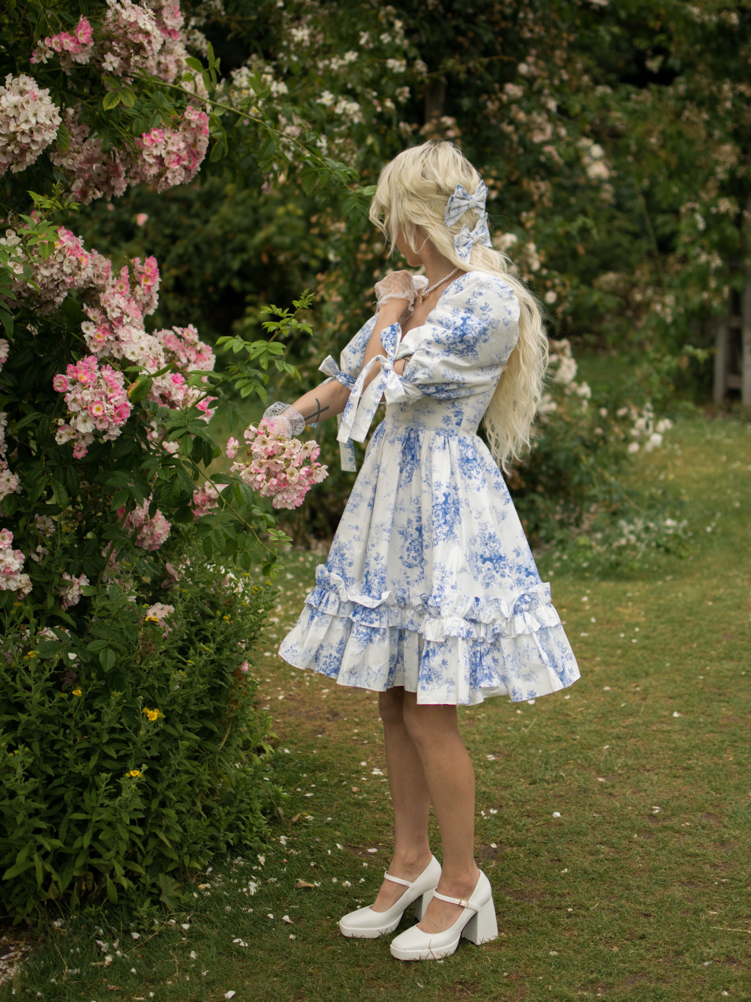 French Porcelain Dairymaid Dress