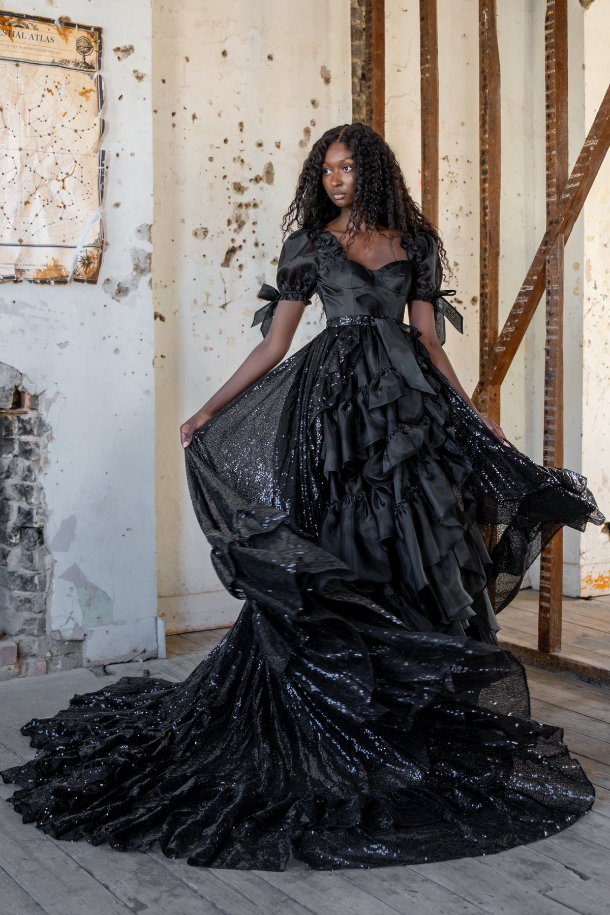 Black Pearl Valois Train