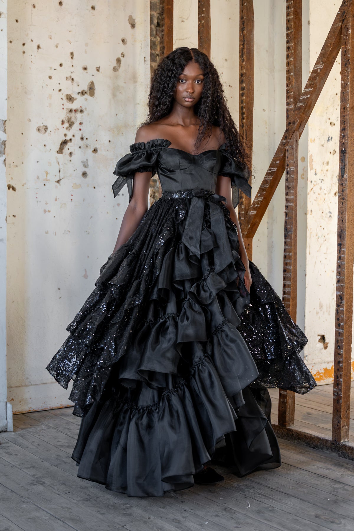 Black Pearl Valois Train