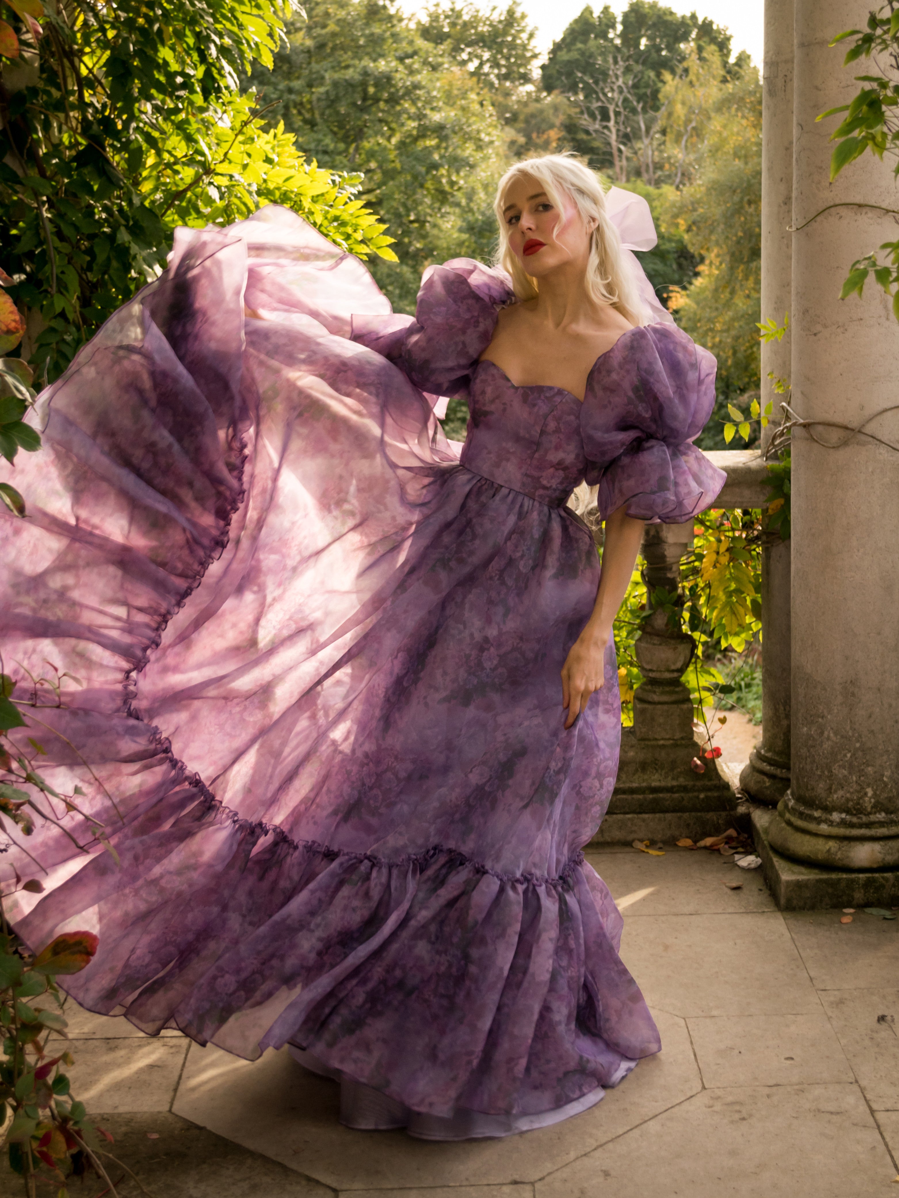 PHOTOS: A Dress Made Of 9,999 Roses | Dress, Rose dress, Dress making